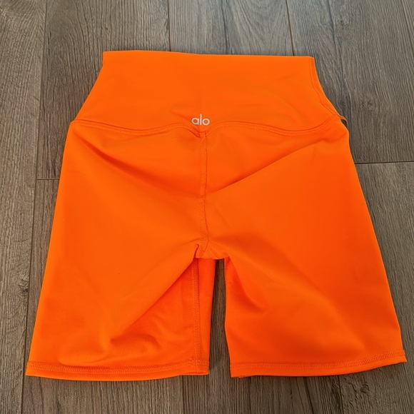ALO ORANGE BIKER SHORTS, XXS GREAT CONDITION!! - Picture 3 of 3